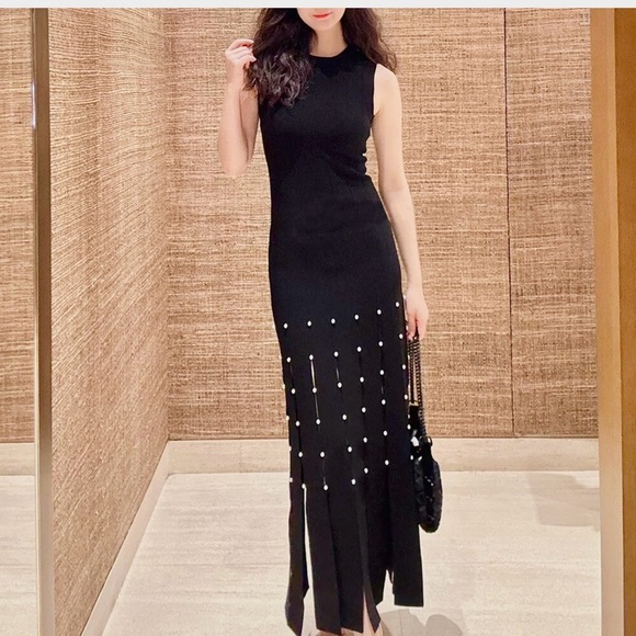 🌺🌺 NWT Elegant Black Sleeveless Dress Sandro with Perl decoration - Picture 1 of 5